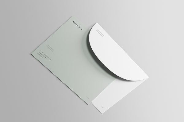 带信封的明信片贺卡样机mockup