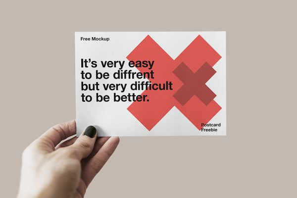 手持明信片样机mockup