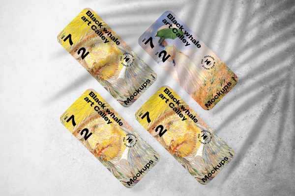 放在地上的书签样机mockup