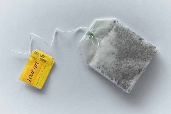 放置地上的袋泡茶茶包样机mockup