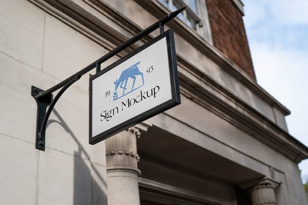 悬挂的招牌店招标识牌样机mockup