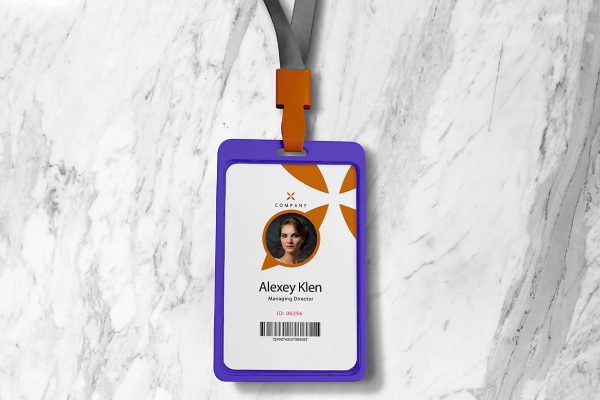 带墙面背景的工牌工作证胸牌样机mockup