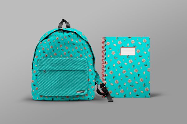 带笔记本的书包背包双肩包样机mockup