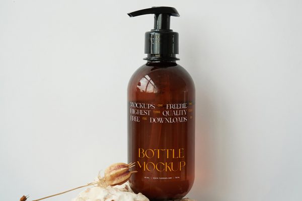 放在石头上的洗发水沐浴露洗手液按压瓶泵瓶样机mockup