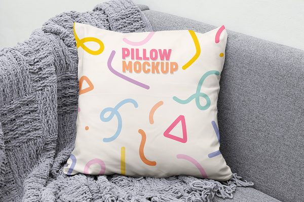 放在沙发上的枕头抱枕样机mockup