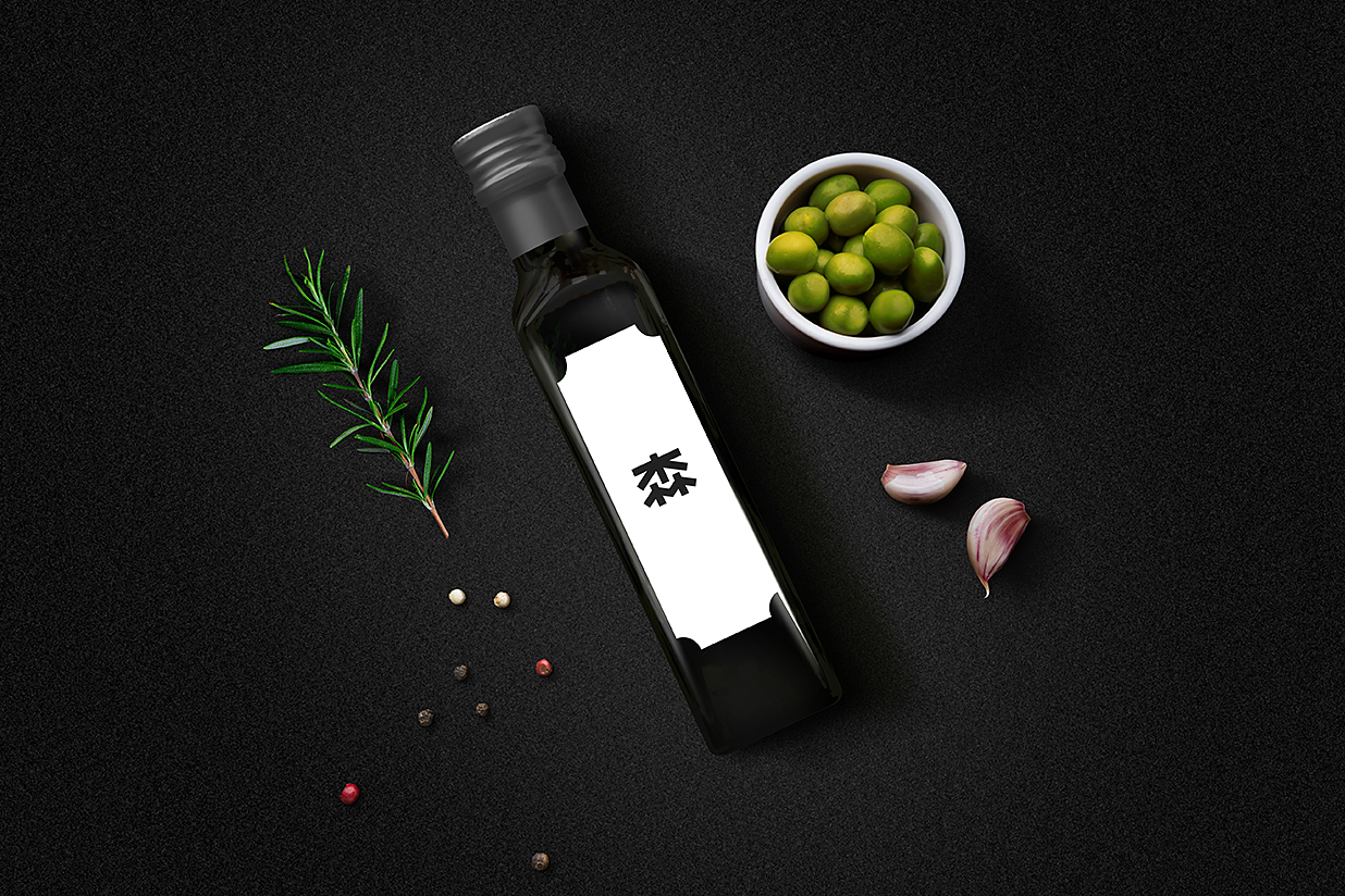 带食品场景的橄榄油瓶玻璃瓶包装样机mockup插图