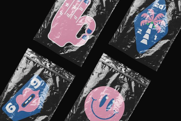 带塑料袋的贴纸样机mockup