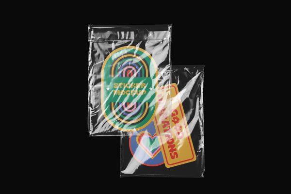 带塑料袋的贴纸样机mockup