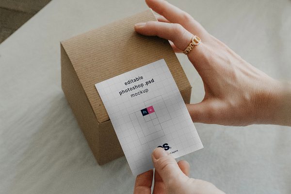 包装盒上的贴纸样机mockup