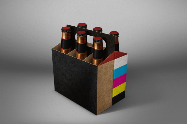 带纸箱的啤酒瓶包装样机mockup