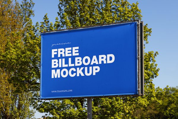 带绿植背景的户外广告牌样机mockup
