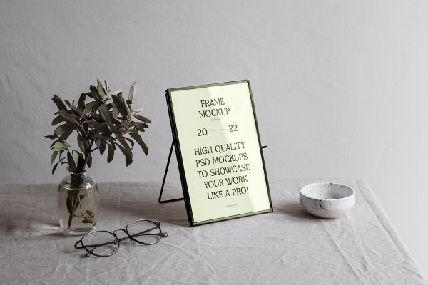 带场景的桌面水牌立牌样机mockup