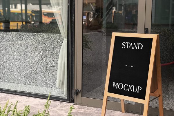 优雅的户外水牌立牌样机mockup