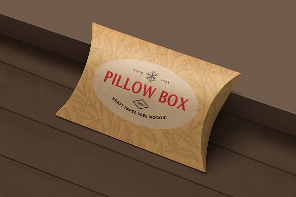 放在地上的牛皮纸枕头盒包装盒纸盒样机mockup