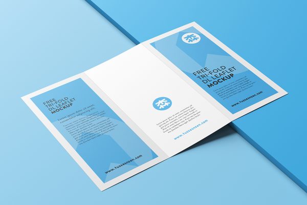 放在地上的折页三折页样机mockup4组