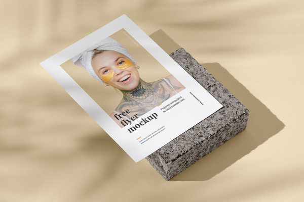 放在石头上的A6单张宣传单样机mockup2组