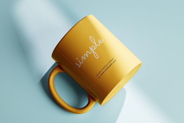 放在地上的马克杯咖啡杯样机mockup