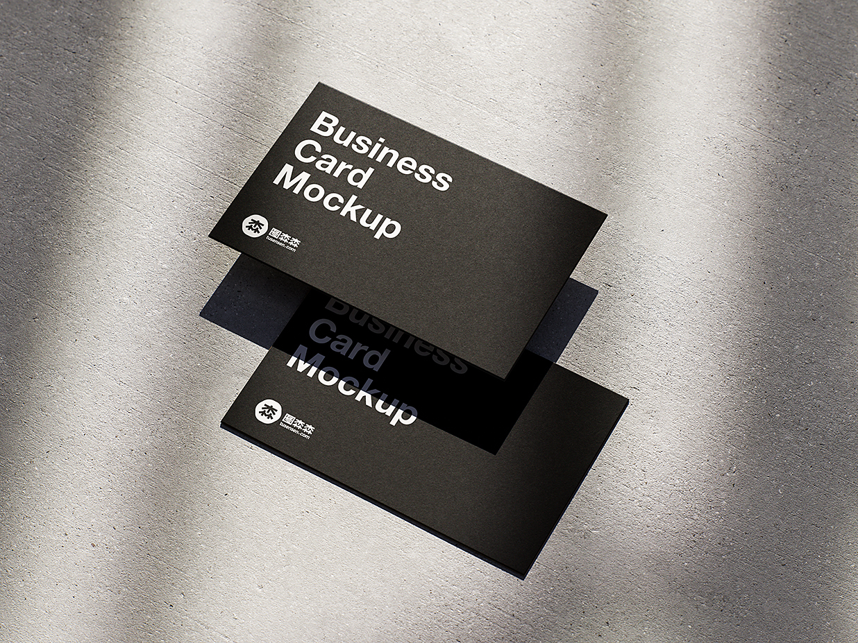 放在水泥地上的名片样机mockup4组插图1
