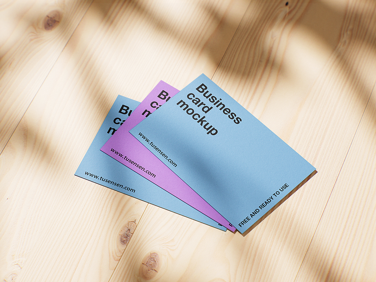 放在木板上的名片样机mockup5组插图3