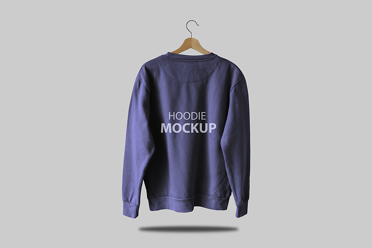 带木质衣架的圆领卫衣样机mockup插图 带木质衣架的圆领卫衣样机mockup插图