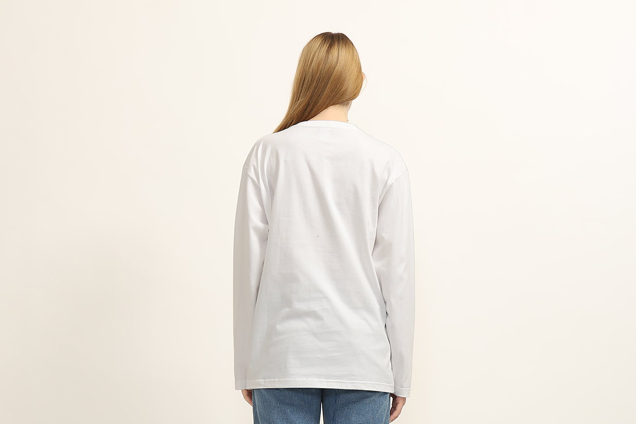 女生长袖T恤样机mockup3组插图5 女生长袖T恤样机mockup3组插图5