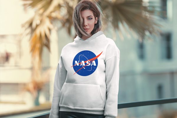 女生穿着连帽衫卫衣样机mockup
