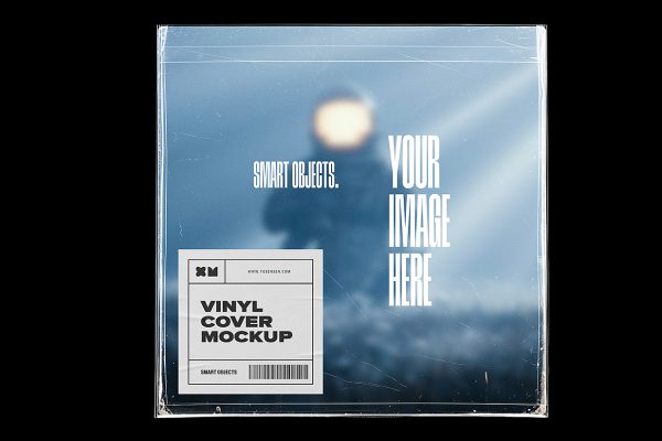 带有塑料套的黑胶唱片样机mockup