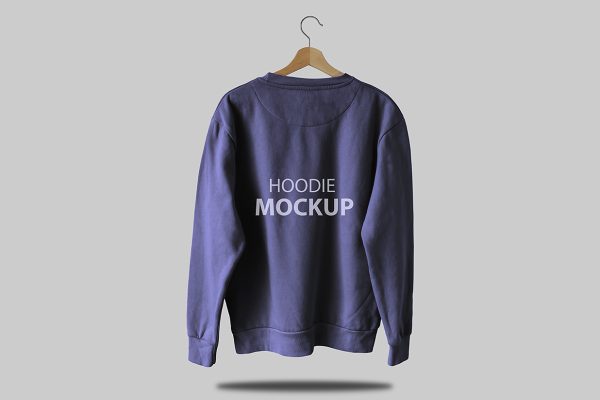 带木质衣架的圆领卫衣样机mockup